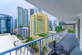 Luxurious 3BR Condo with Pool in Brickell